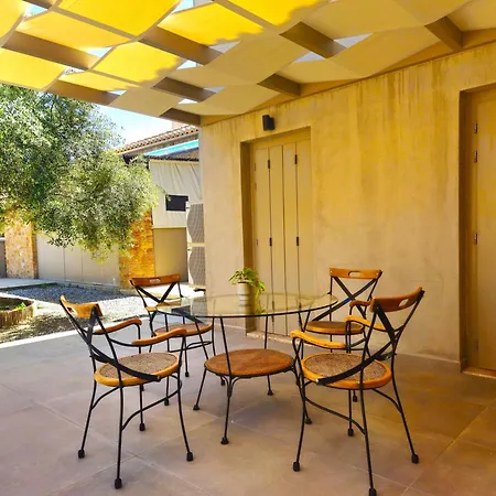 Mary's Luxury 2 Apartment Plitra