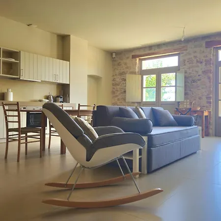 Mary's Luxury 2 * Πλύτρα